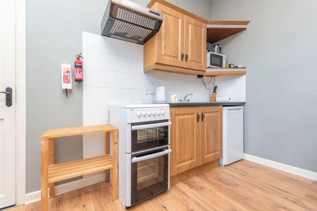 Clonbur House - Studio Village Apartment กัลเวย์ ภายนอก รูปภาพ
